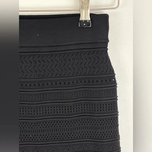 ARITZIA BABATON Bodycon pointelle crochet tube skirt - Picture 7 of 7